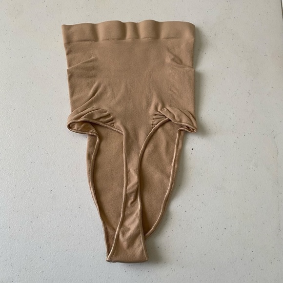 New Skims Seamless Sculpt High Wasted Thong Clay Size XS - Picture 5 of 6